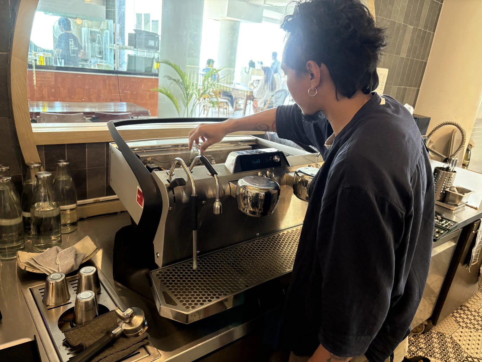 งานตรวจเช็กเครื่องชงกาแฟของบริษัท